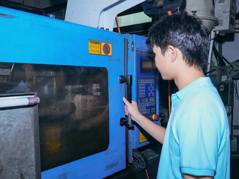 Injection Molding Machine Operation